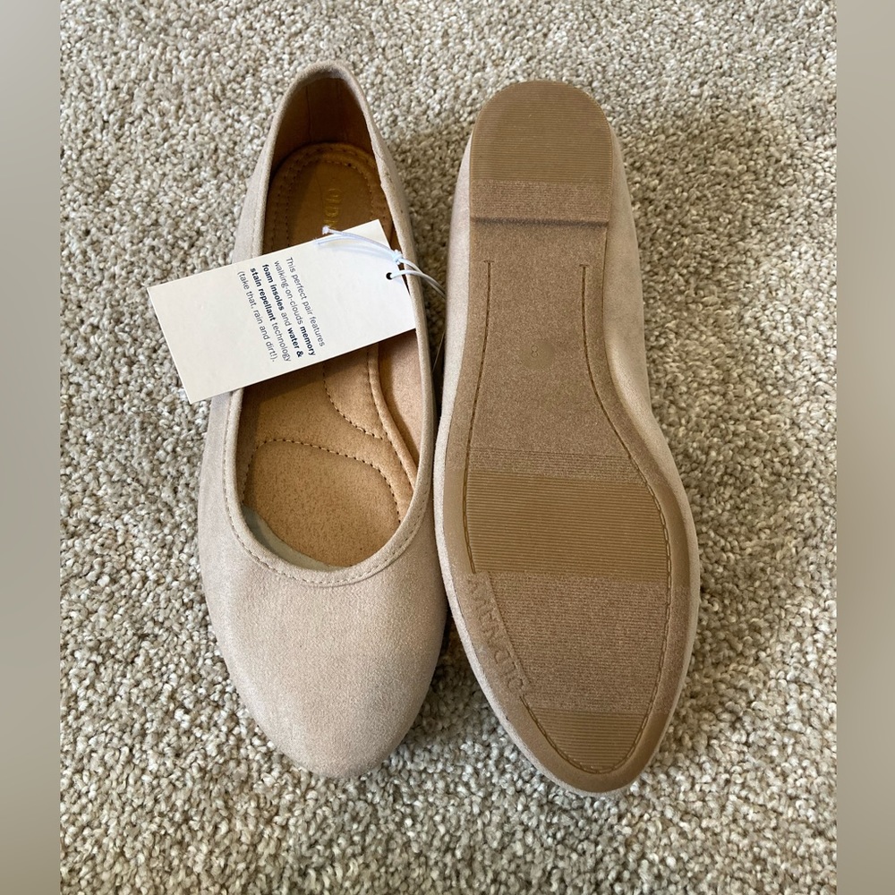 💛NWT💛 Women’s size 8 Old Navy cream colored flats